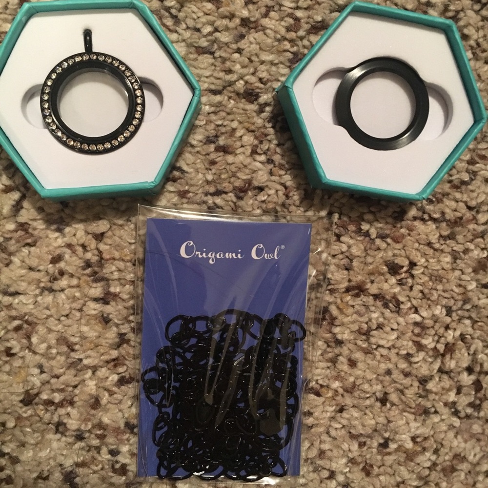 Origami Owl Black Necklace